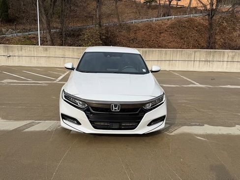 Used 2019 Honda Accord Sport image 2