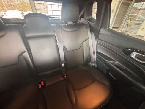 Used 2025 Jeep Compass Trailhawk image 41