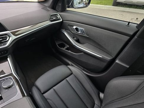 Used 2021 BMW 330i Sedan w/ M Sport Package RWD image 18