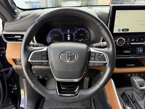 Used 2023 Toyota Highlander Platinum image 24