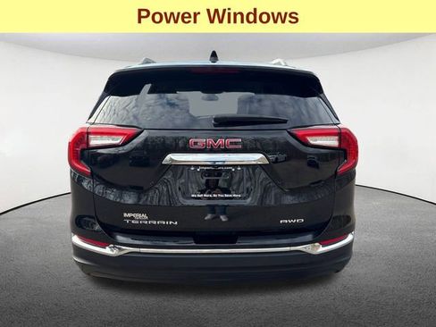Used 2024 GMC Terrain SLT image 12
