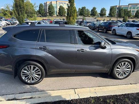 Used 2023 Toyota Highlander Platinum AWD/4WD image 15