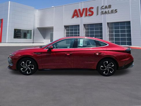 Used 2025 Hyundai Sonata SEL FWD image 2