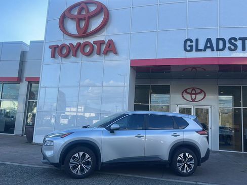 Used 2023 Nissan Rogue SV image 1