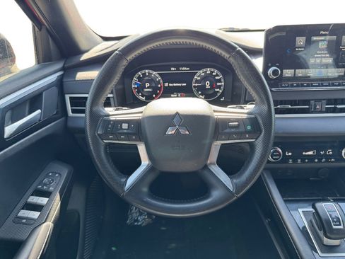 Used 2023 Mitsubishi Outlander SE Black Edition image 13