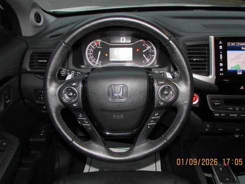 Used 2017 Honda Pilot Elite image 18