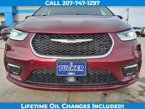 Used 2023 Chrysler Pacifica Touring-L image 3