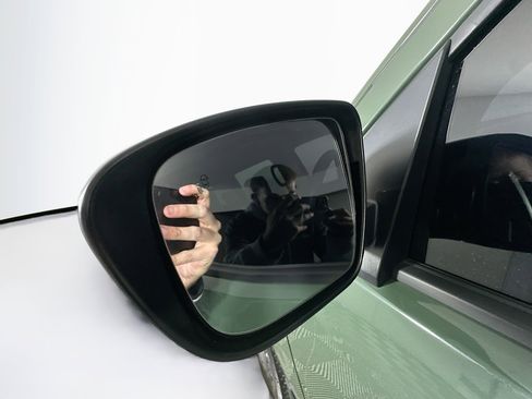 Used 2024 Nissan Frontier SL w/ Technology Package image 16