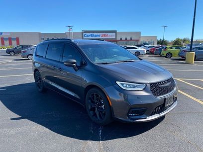 Used 2022 Chrysler Pacifica Touring-L w/ S Appearance Package