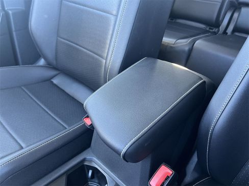 Used 2021 Volkswagen Tiguan SE image 21