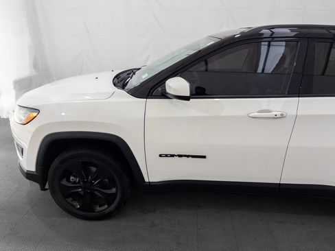 Used 2021 Jeep Compass Latitude image 3