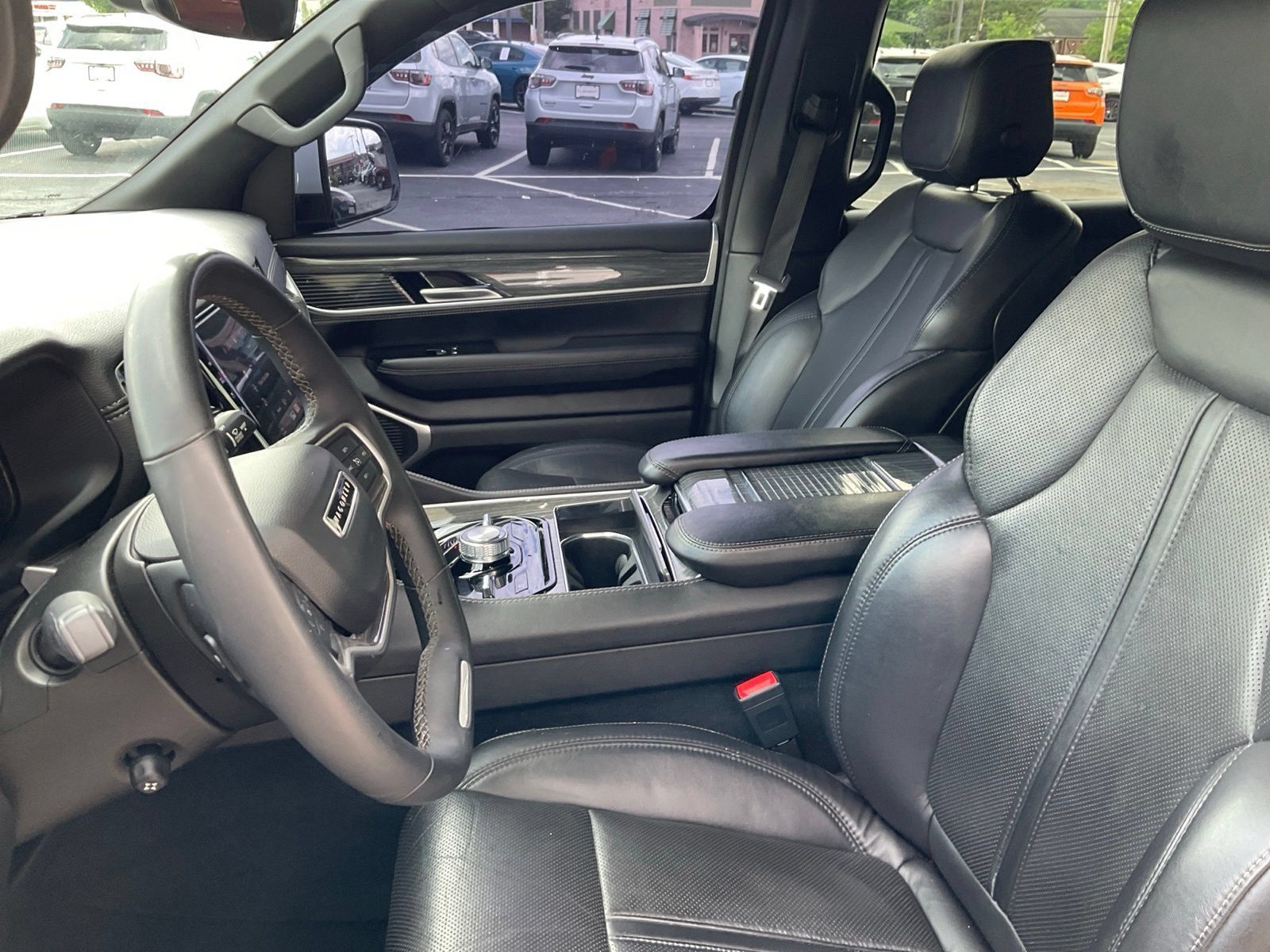 Used 2022 Jeep Wagoneer Series III AWD/4WD image 21