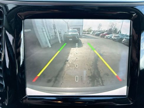 Used 2020 Jeep Cherokee Limited image 19