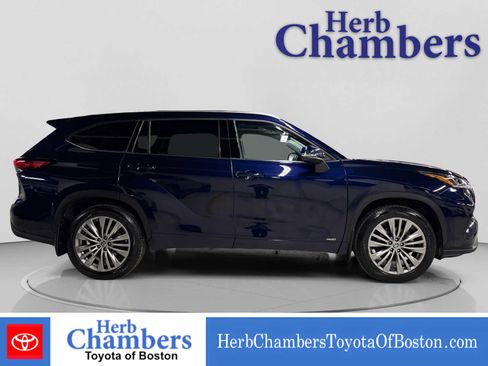 Used 2022 Toyota Highlander Platinum AWD/4WD image 11