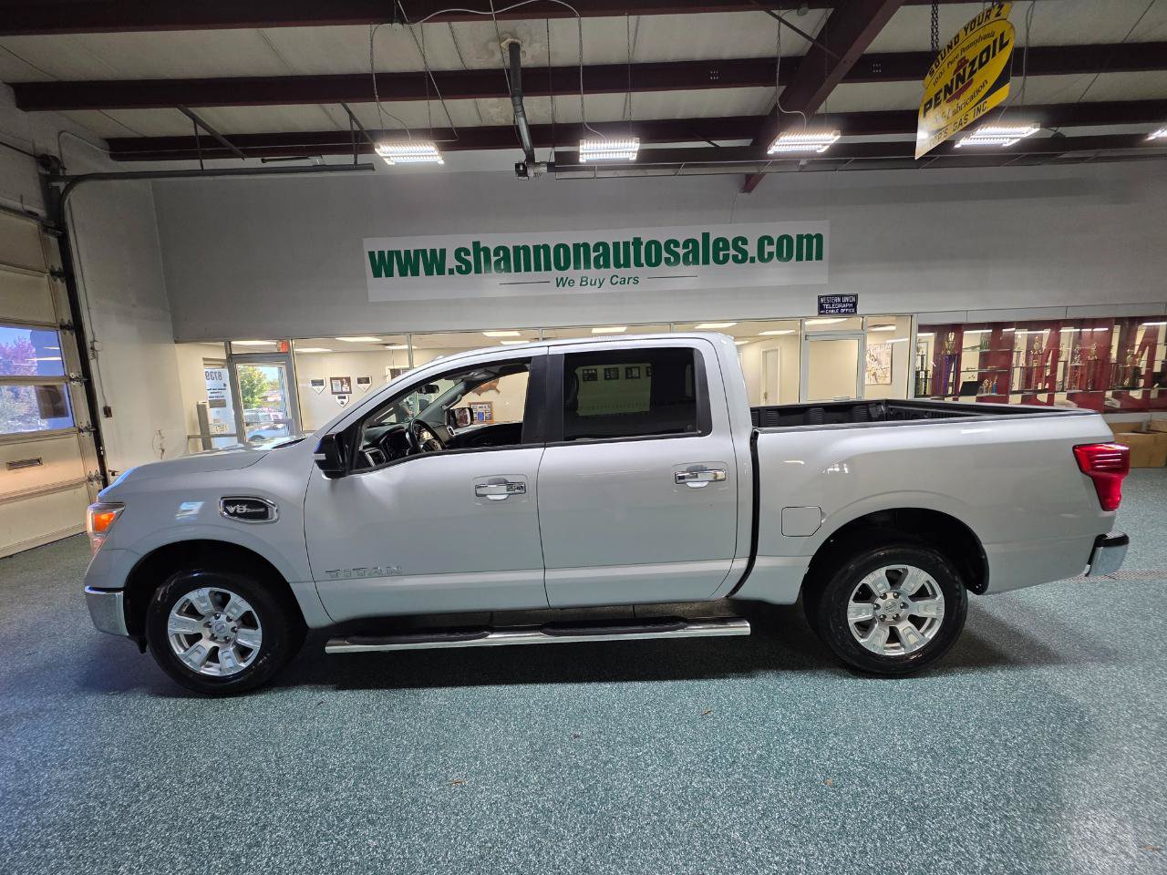 Used 2017 Nissan Titan SV RWD image 11