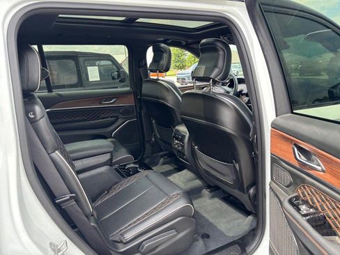 Used 2023 Jeep Grand Cherokee L Summit w/ High Altitude Package AWD/4WD image 13