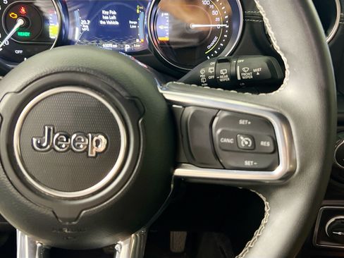 Used 2023 Jeep Wrangler Unlimited Sahara AWD/4WD image 18
