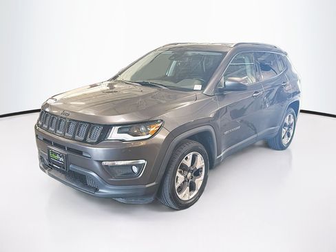Used 2018 Jeep Compass Limited w/ Navigation Group AWD/4WD image 3