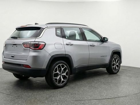 Used 2025 Jeep Compass Limited image 7