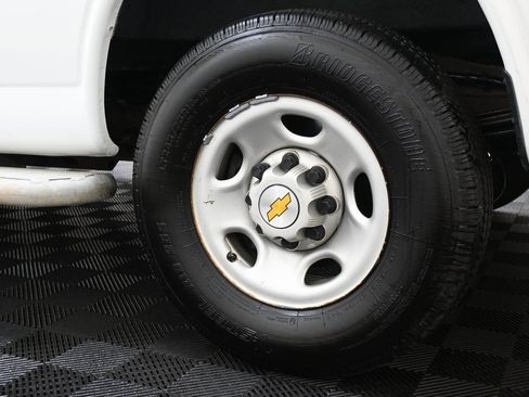 Used 2023 Chevrolet Express 2500 w/ Driver Convenience Package image 25