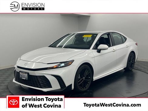 Used 2026 Toyota Camry SE FWD image 1
