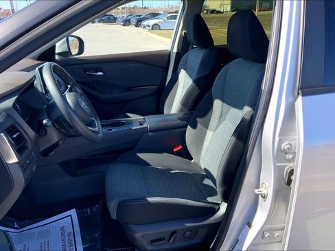 Used 2023 Nissan Rogue SV image 9