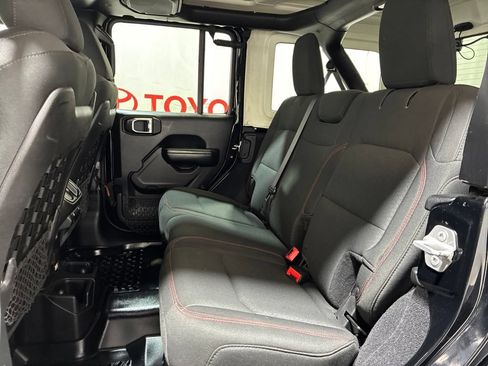 Used 2018 Jeep Wrangler Unlimited Rubicon AWD/4WD image 17