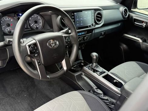 Used 2022 Toyota Tacoma TRD Sport w/ Technology Package RWD image 10