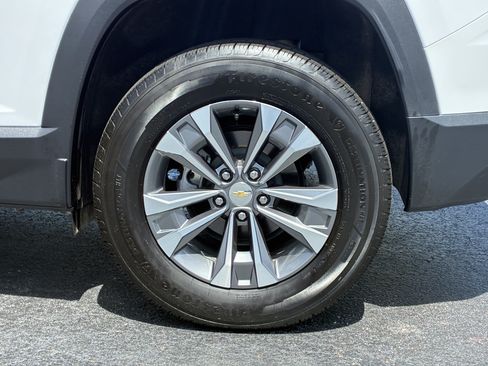Used 2026 Chevrolet Equinox LT FWD image 10