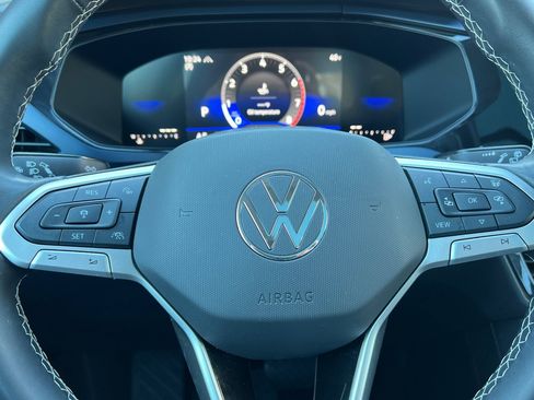 Used 2024 Volkswagen Taos SE image 30