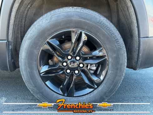 Used 2023 Chevrolet Traverse LT w/ Midnight/Sport Edition AWD/4WD image 8