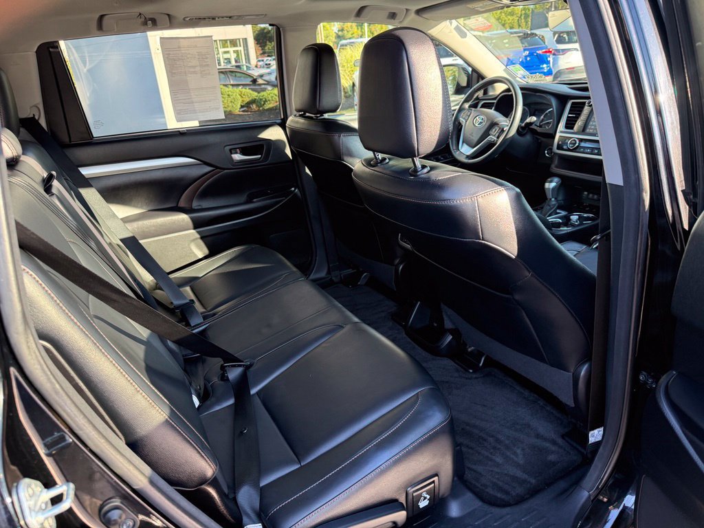 Used 2017 Toyota Highlander XLE w/ Carpet Mat Package AWD/4WD image 19