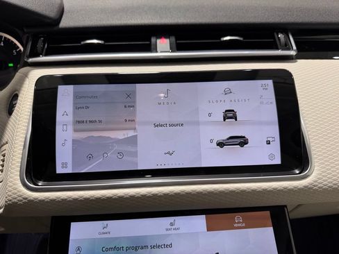 Used 2022 Land Rover Range Rover Velar S AWD/4WD image 20