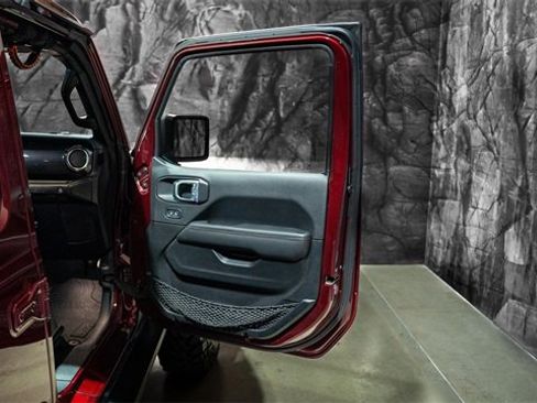 Used 2021 Jeep Wrangler Unlimited Rubicon w/ Trailer Tow Package image 6