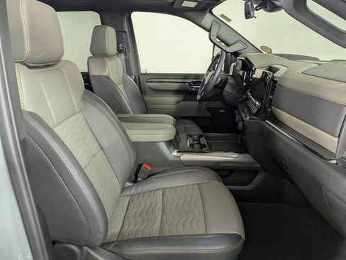 Used 2025 Chevrolet Silverado 2500 ZR2 w/ Technology Package image 22