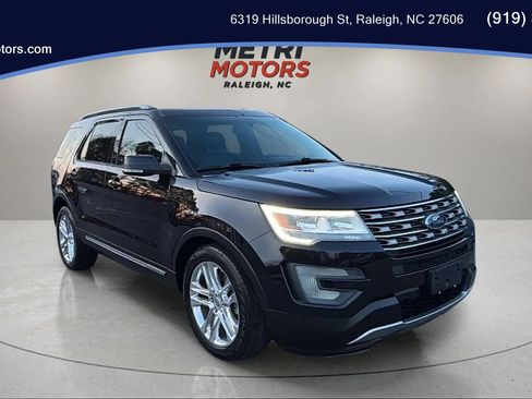 Used 2017 Ford Explorer XLT w/ Equipment Group 202A image 1