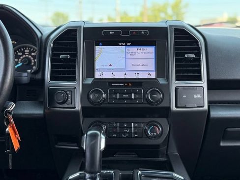 Used 2019 Ford F150 XLT w/ Equipment Group 302A Luxury AWD/4WD image 18