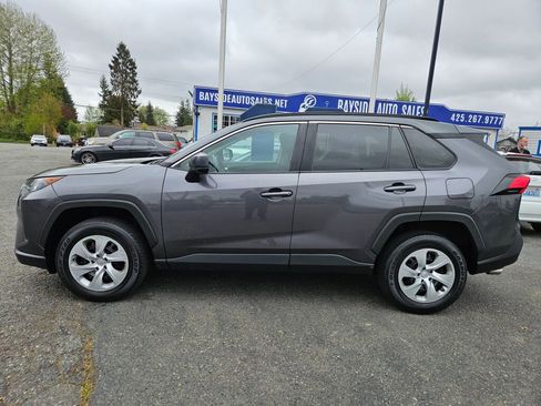 Used 2019 Toyota RAV4 LE FWD image 2