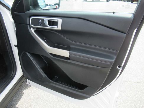 Used 2022 Ford Explorer XLT w/ Equipment Group 202A image 25