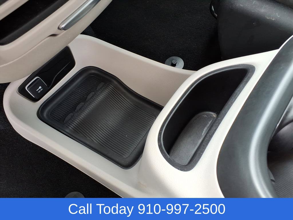 Used 2024 Chrysler Pacifica Touring-L FWD image 19