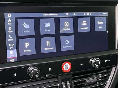Certified 2023 Porsche Macan AWD/4WD image 29