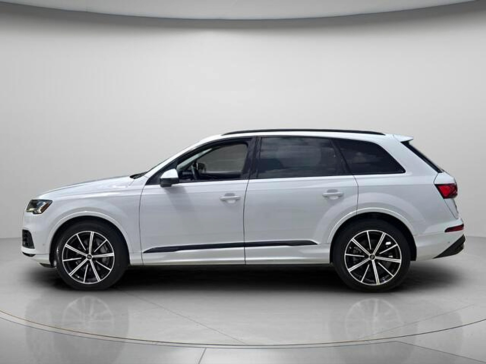 Used 2023 Audi Q7 3.0T Premium Plus w/ Premium Plus Package AWD/4WD image 3