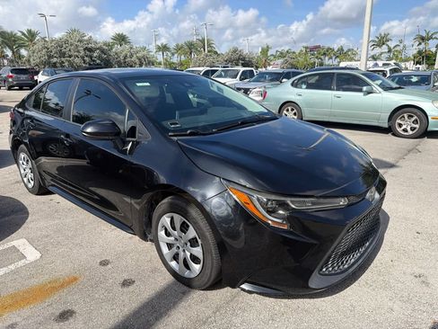 Used 2020 Toyota Corolla LE FWD image 1