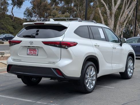 Used 2021 Toyota Highlander Limited FWD image 14