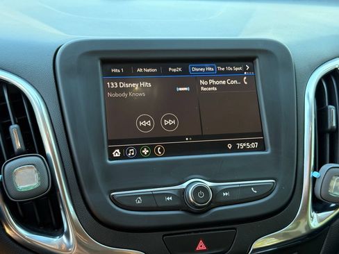 Used 2021 Chevrolet Equinox LT FWD image 18