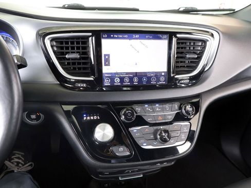 Used 2019 Chrysler Pacifica Touring-L Plus w/ Advanced Safetytec Group FWD image 50
