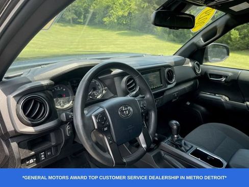 Used 2019 Toyota Tacoma TRD Off-Road AWD/4WD image 11