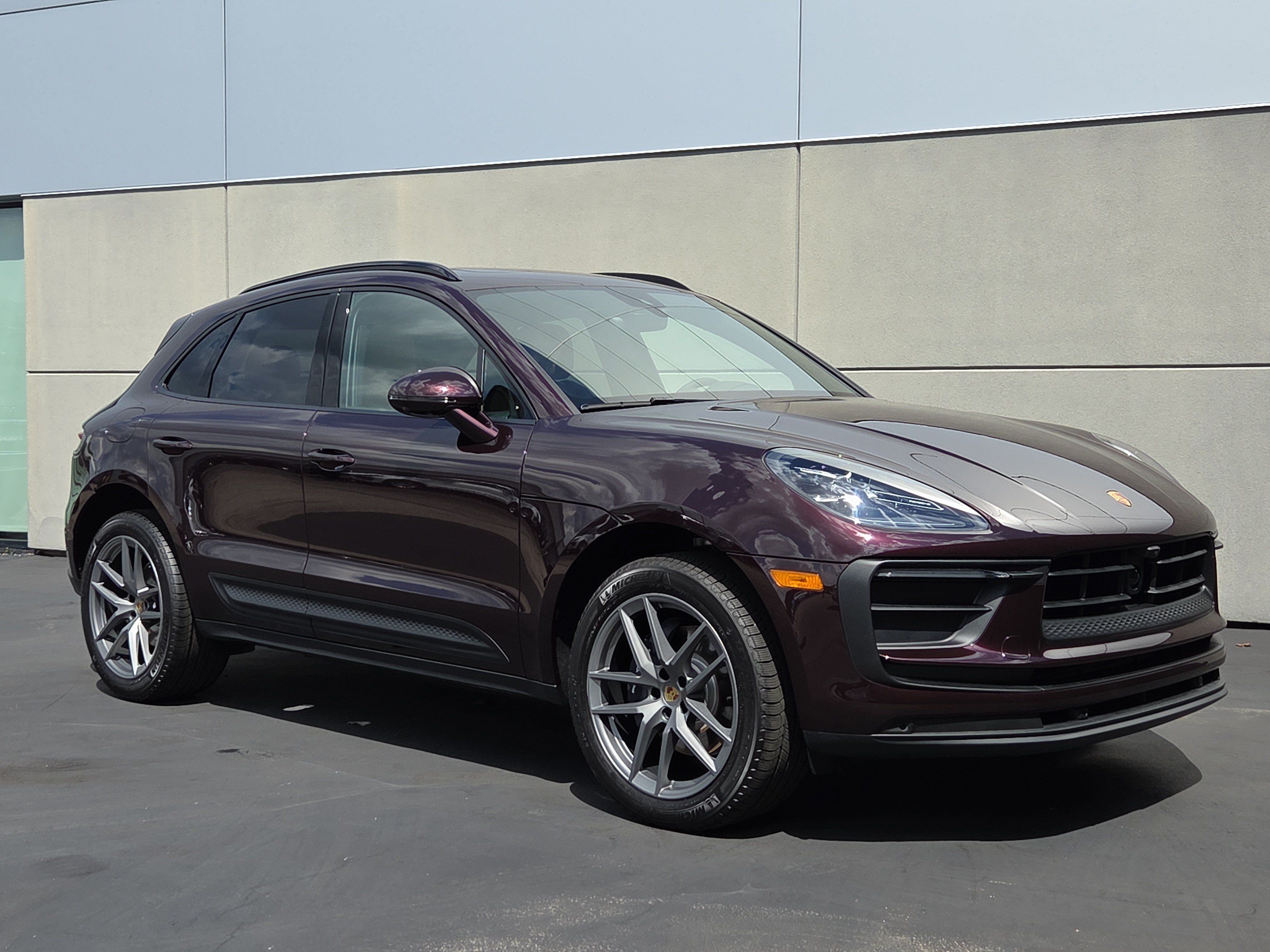Certified 2025 Porsche Macan AWD/4WD image 9