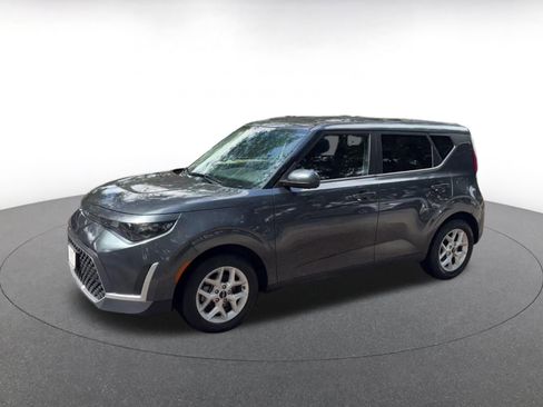 Used 2025 Kia Soul LX w/ LX Technology Package FWD image 8