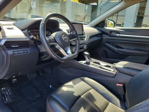 Used 2025 Nissan Altima 2.5 SR FWD image 19
